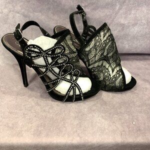 Wild Rose "Kakoa 348" Lace & Rhinestone Stilettos in EUC!!!